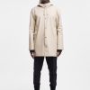Stutterheim impermeabile di Stoccolma ostrica - Stutterheim Raincoats 8V6X6117 uomini